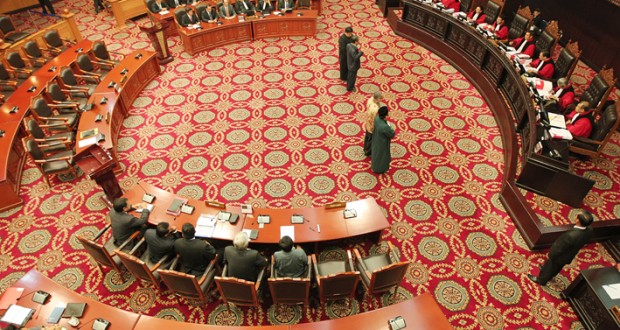 MK Diminta Jangan Mengawasi Diri Sendiri MK Diminta Jangan Mengawasi Diri Sendiri