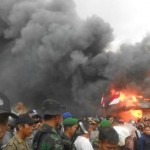 Pembakaran pemukiman Gafatar di Mempawah, Kalimantan Barat 
Foto : nasional.news.viva.co.id