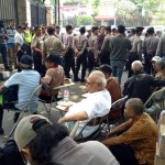 Para lansia yang akan mengikuti seminar. Foto: tirto.id