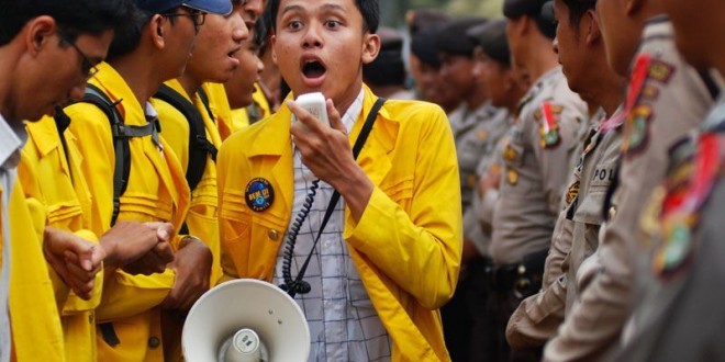 RAPUHNYA PILAR DEMOKRASI DI KAMPUS: KRITIK MAHASISWA BAGIAN DARI MORAL FORCE DAN SOCIAL CONTROLS RAPUHNYA PILAR DEMOKRASI DI KAMPUS: KRITIK MAHASISWA BAGIAN DARI MORAL FORCE DAN SOCIAL CONTROLS