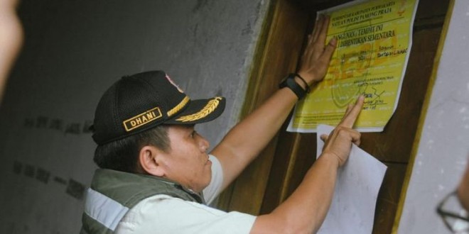 PENYEGELAN GKPS PURWAKARTA: BUPATI DAN PEMKAB TUNDUK PADA KELOMPOK INTOLERAN PENYEGELAN GKPS PURWAKARTA: BUPATI DAN PEMKAB TUNDUK PADA KELOMPOK INTOLERAN