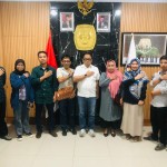 SETARA Institute bersama Koalisi ASPIRASI Sulsel melakukan kunjungan ke KPU di Provinsi Sulawesi Selatan pada Selasa, 2 Juli 2024. Koalisi ASPIRASI diterima oleh salah satu Komisioner KPU Sulsel, Hasruddin Husain dan Kasubag KPU, Sahyra Ahniza. (Foto: Dok. Istimewa)